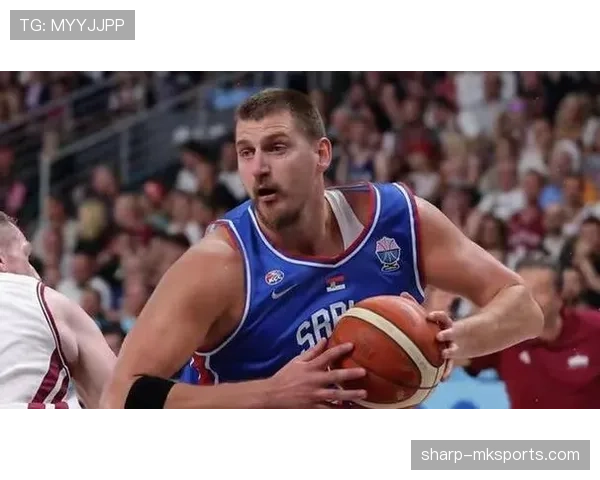 文班亚马挡拆吸引包夹，盖帽压过约基奇