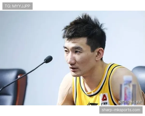 孙铭徽训练完直接拎两袋蛋白粉去接娃，这爹当的比超人还满